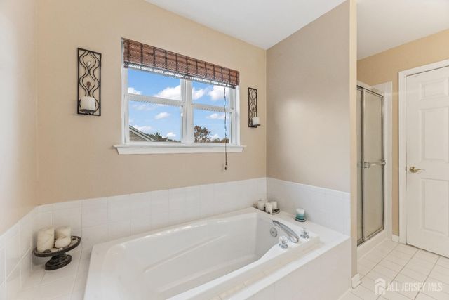 5 Sutton Place, Helmetta, NJ 08828