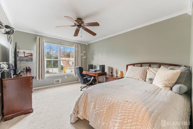 5 Sutton Place, Helmetta, NJ 08828