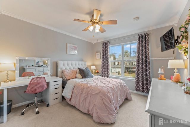 5 Sutton Place, Helmetta, NJ 08828