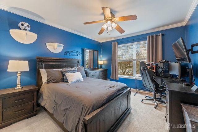 5 Sutton Place, Helmetta, NJ 08828