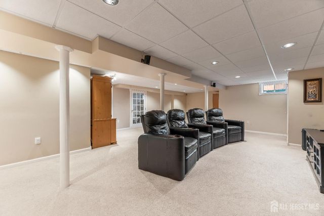 5 Sutton Place, Helmetta, NJ 08828