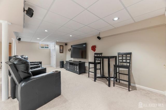 5 Sutton Place, Helmetta, NJ 08828