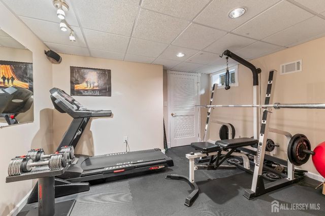 5 Sutton Place, Helmetta, NJ 08828