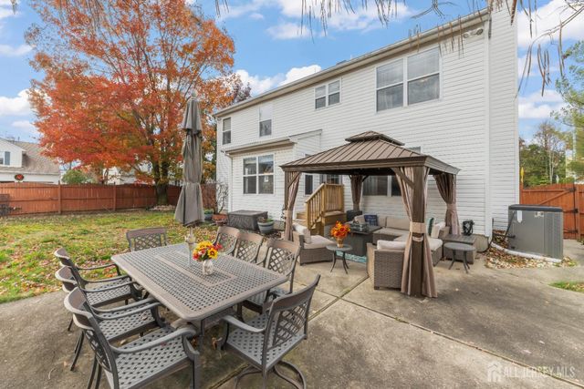 5 Sutton Place, Helmetta, NJ 08828