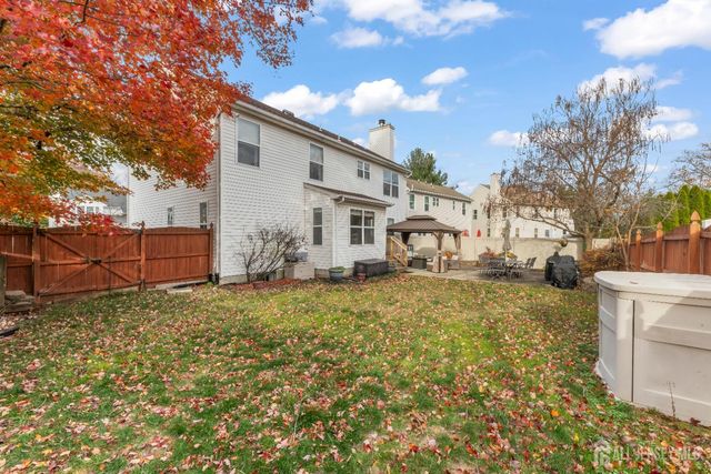 5 Sutton Place, Helmetta, NJ 08828