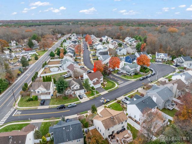 5 Sutton Place, Helmetta, NJ 08828