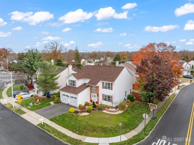 5 Sutton Place, Helmetta, NJ 08828