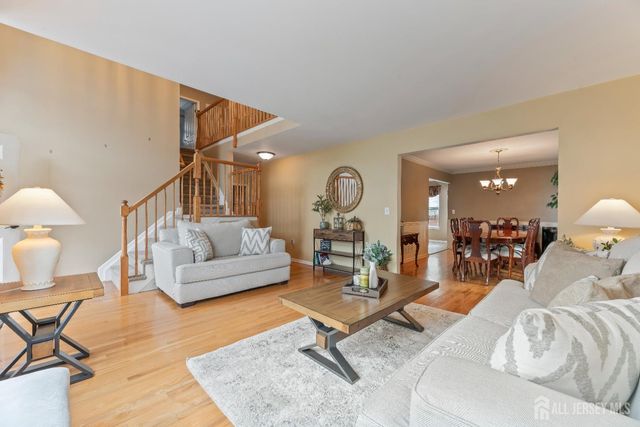 5 Sutton Place, Helmetta, NJ 08828