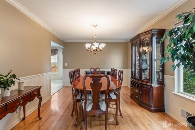 5 Sutton Place, Helmetta, NJ 08828