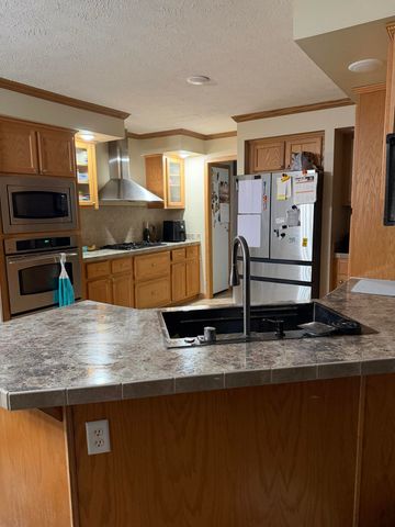 460 E Ellsworth Street, Bellevue Village, MI 49021