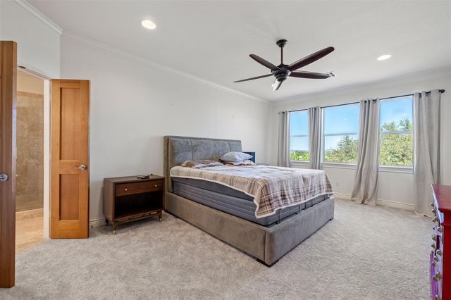 702 E Summit DR, Spicewood, TX 78669