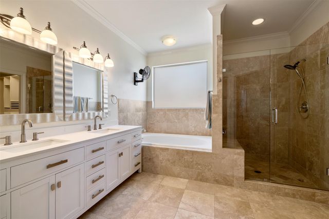 702 E Summit DR, Spicewood, TX 78669