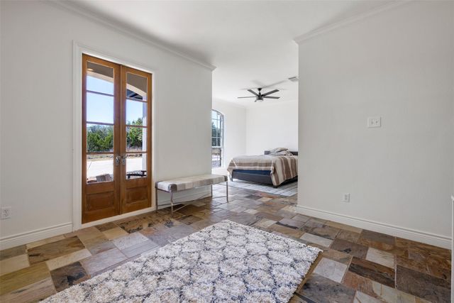 702 E Summit DR, Spicewood, TX 78669