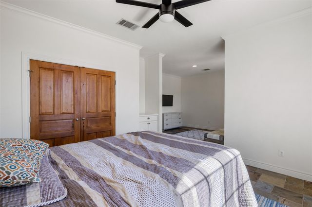 702 E Summit DR, Spicewood, TX 78669