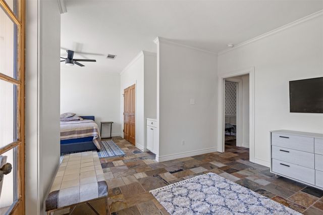 702 E Summit DR, Spicewood, TX 78669