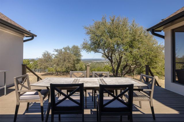 702 E Summit DR, Spicewood, TX 78669