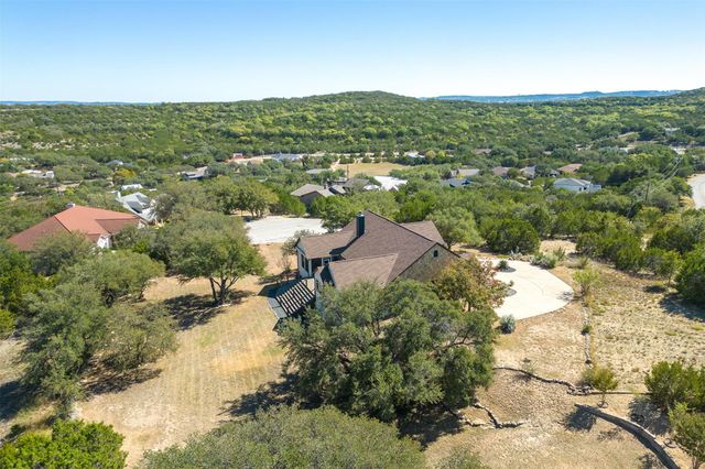 702 E Summit DR, Spicewood, TX 78669