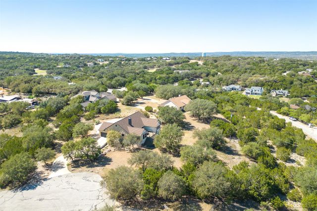 702 E Summit DR, Spicewood, TX 78669