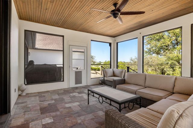 702 E Summit DR, Spicewood, TX 78669