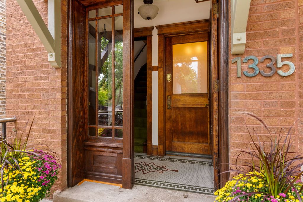 1335 W Hollywood Avenue, Chicago, IL 60660 — photo 2