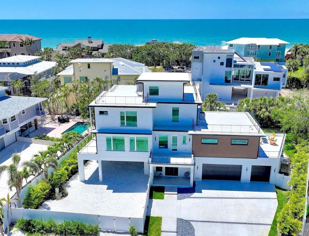 Image 7 of property listing at 8800 MIDNIGHT PASS ROAD, Sarasota, FL 34242