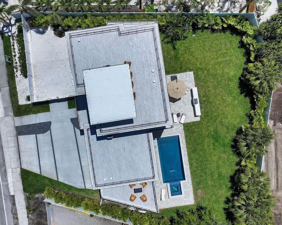 Image 8 of property listing at 8800 MIDNIGHT PASS ROAD, Sarasota, FL 34242