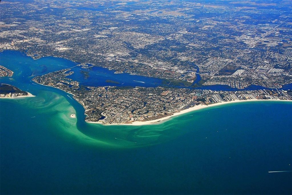 Image 83 of property listing at 8800 MIDNIGHT PASS ROAD, Sarasota, FL 34242