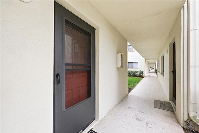 3300 FOX CHASE CIRCLE N 202, Palm Harbor, FL 34683