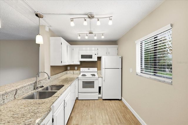 3300 FOX CHASE CIRCLE N 202, Palm Harbor, FL 34683