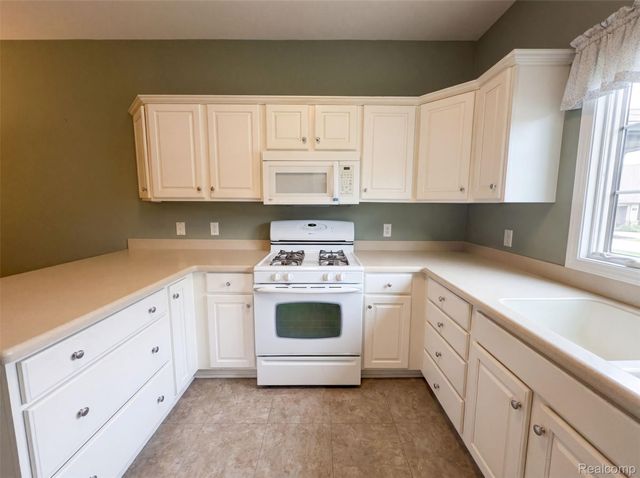 1102 Hawthorne, Greenville, MI 48838