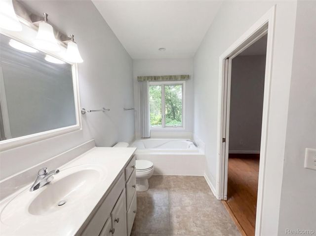 1102 Hawthorne, Greenville, MI 48838
