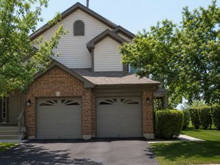 199 Old Oak Court W, Buffalo Grove, IL 60089