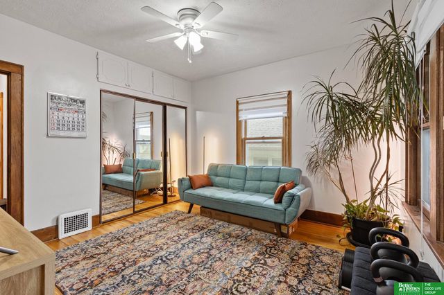 4811 Pierce Street, Omaha, NE 68106