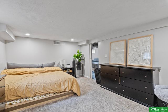 4811 Pierce Street, Omaha, NE 68106