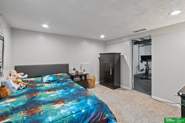 4811 Pierce Street, Omaha, NE 68106