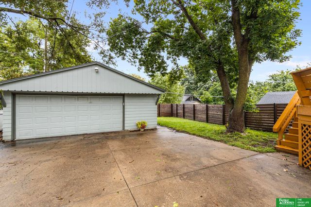 4811 Pierce Street, Omaha, NE 68106