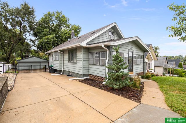 4811 Pierce Street, Omaha, NE 68106