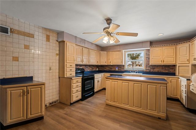 84 Buhl Blvd, Sharon, PA 16146