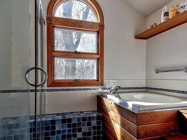 81 Riverview Cir, Wayland, MA 01778