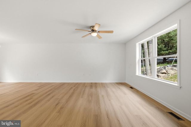 335 WINDSONG RD, Harpers Ferry, WV 25425