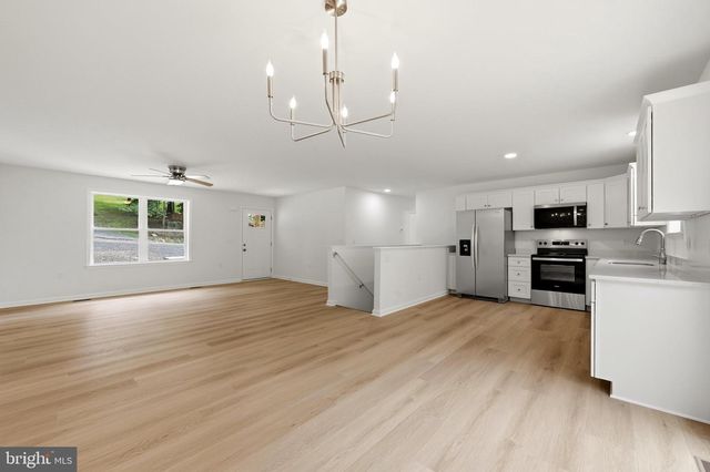 335 WINDSONG RD, Harpers Ferry, WV 25425