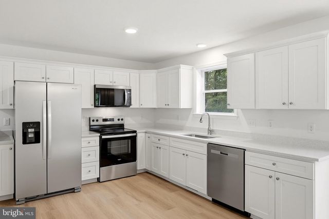 335 WINDSONG RD, Harpers Ferry, WV 25425