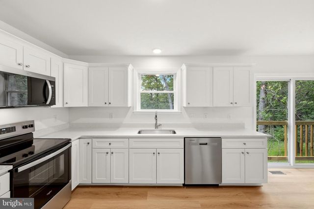 335 WINDSONG RD, Harpers Ferry, WV 25425