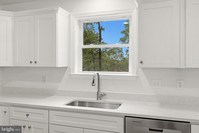 335 WINDSONG RD, Harpers Ferry, WV 25425