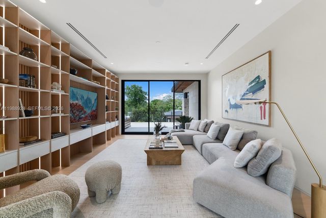 5545 SW 81st Ter, Miami, FL 33143