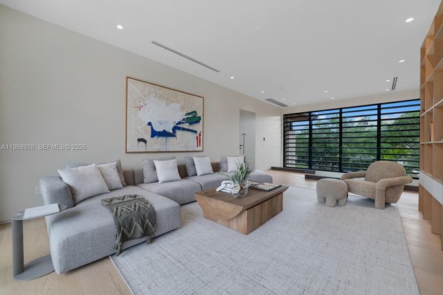 5545 SW 81st Ter, Miami, FL 33143