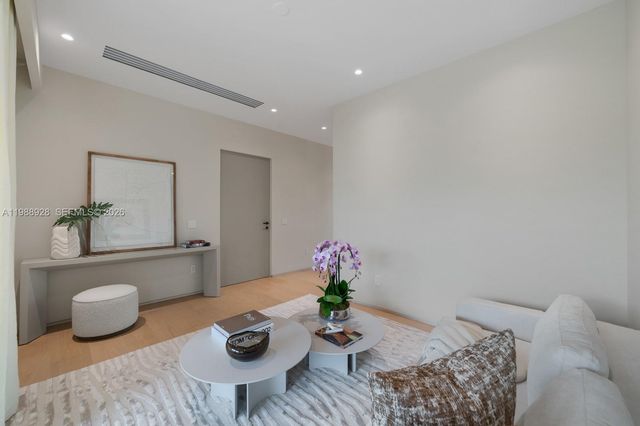 5545 SW 81st Ter, Miami, FL 33143