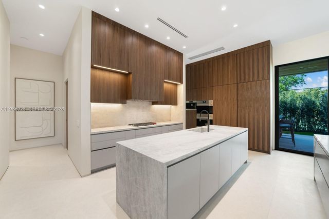 5545 SW 81st Ter, Miami, FL 33143