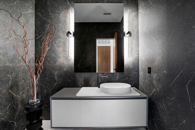 5545 SW 81st Ter, Miami, FL 33143