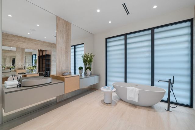 5545 SW 81st Ter, Miami, FL 33143